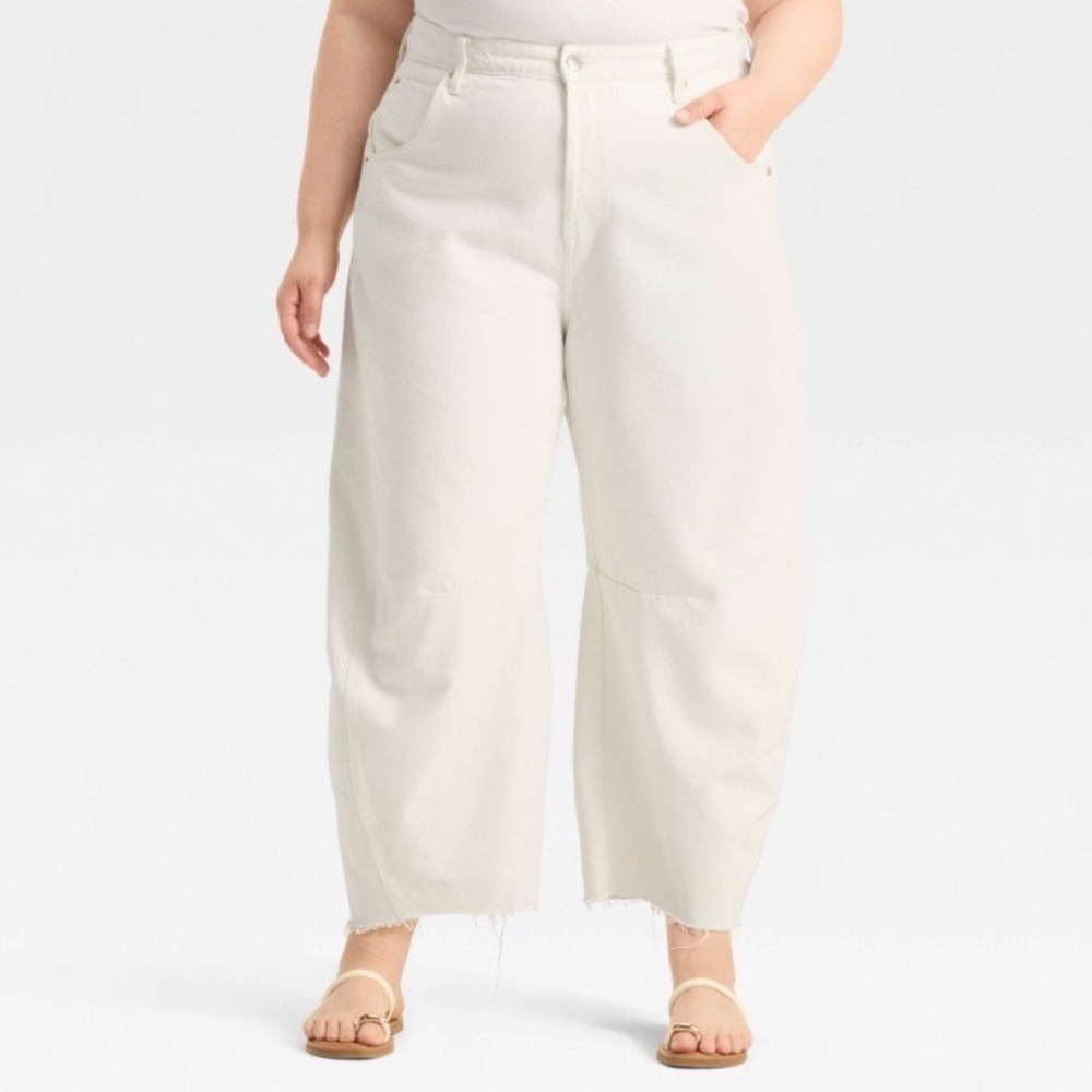 Universal Thread White High Rise Curved Leg Barrel Jeans Size 17 Button Fly NWT